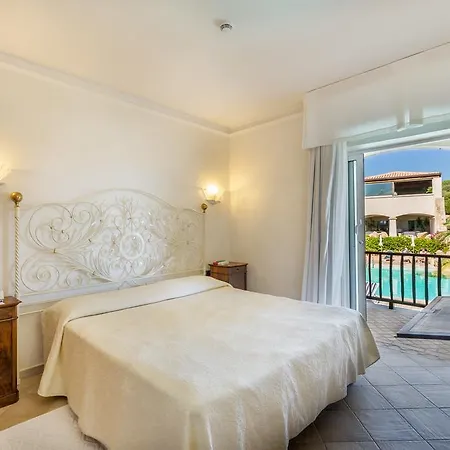 Petra Bianca بورتو كيرفو